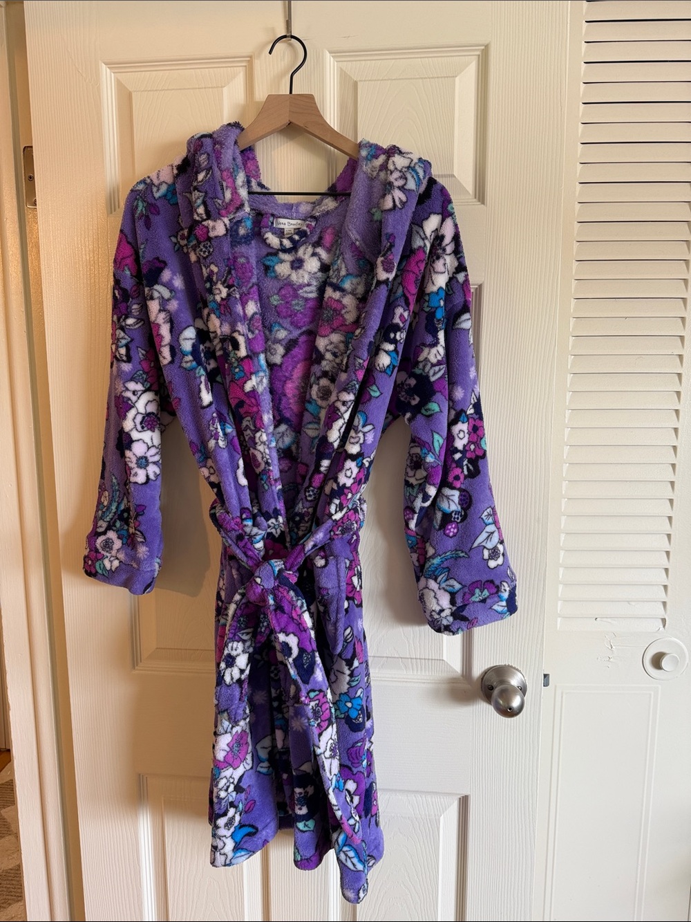 Vera Bradley Plush Hooded Robe in Purple Floral
